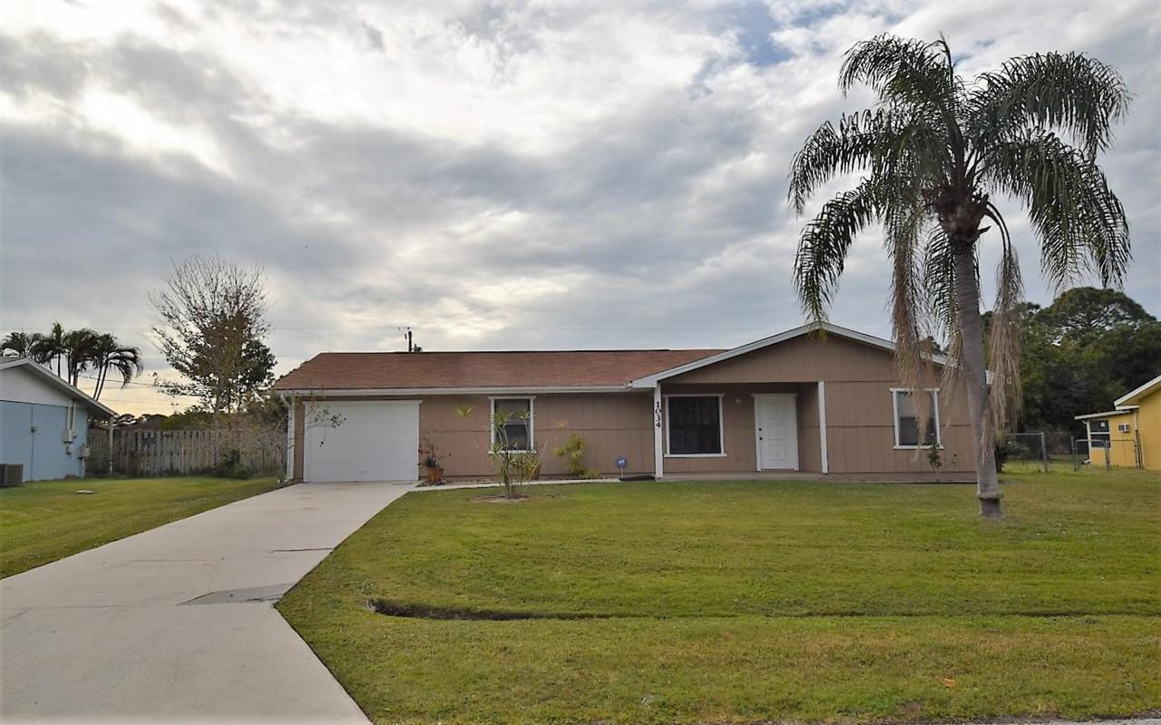 1034 Proctor Lane - Photo 1