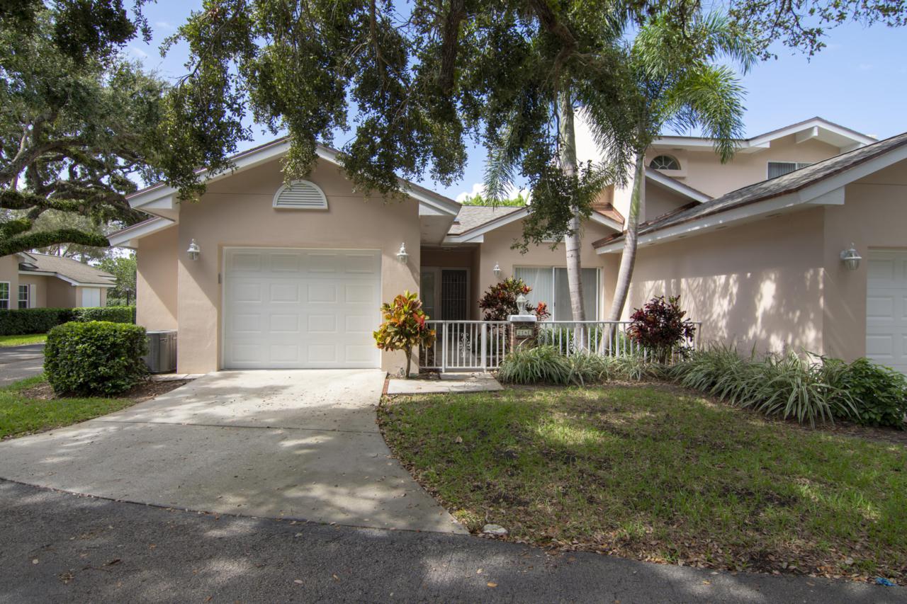 214 Park Shores Circle - Photo 1