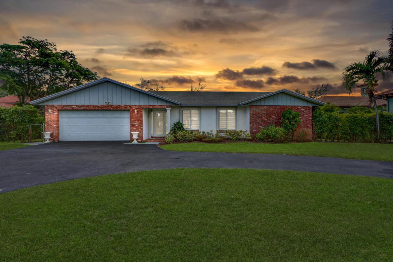 3930 Sherwood Boulevard - Photo 1