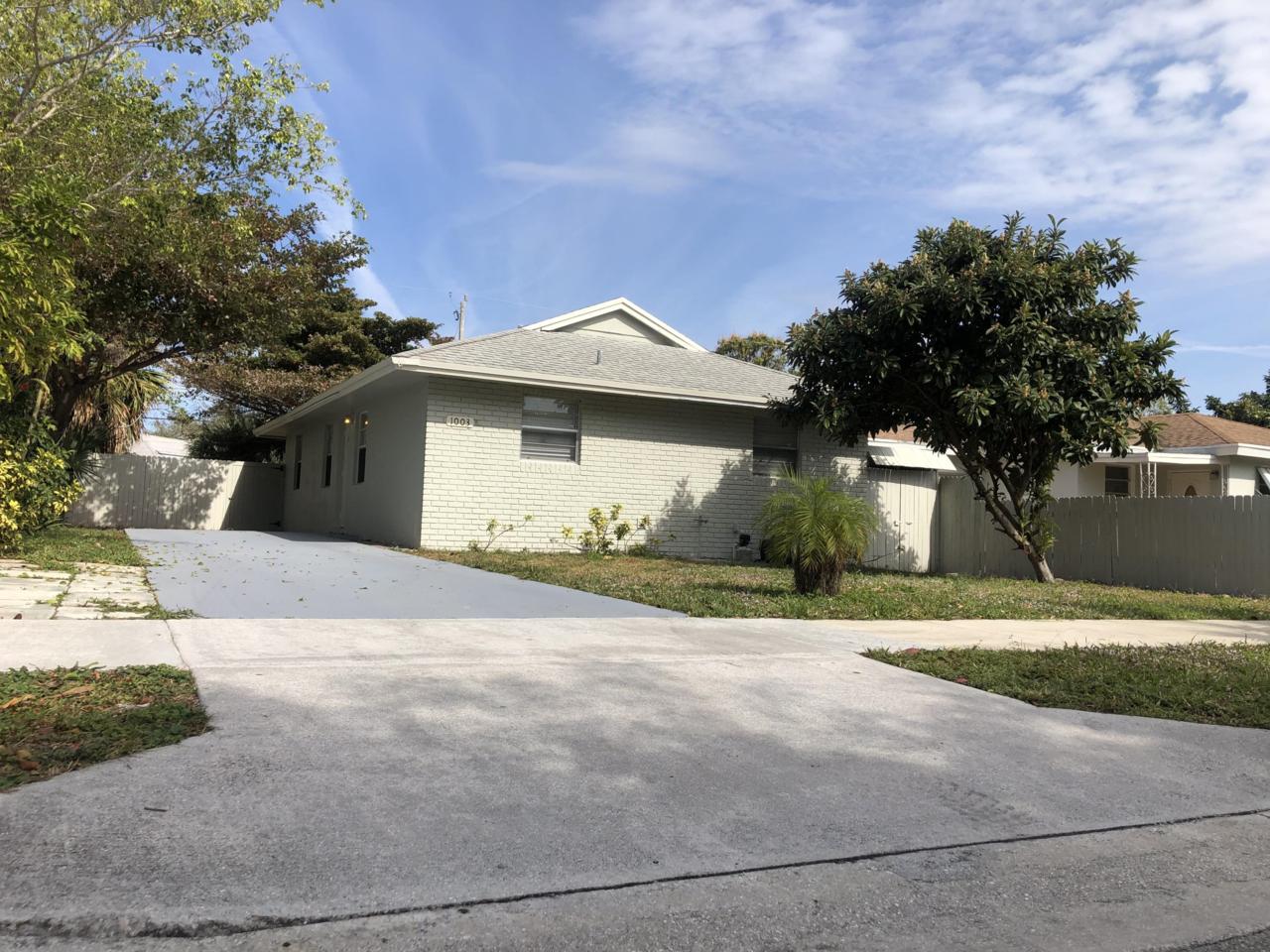 1003 Charles Street - Photo 1