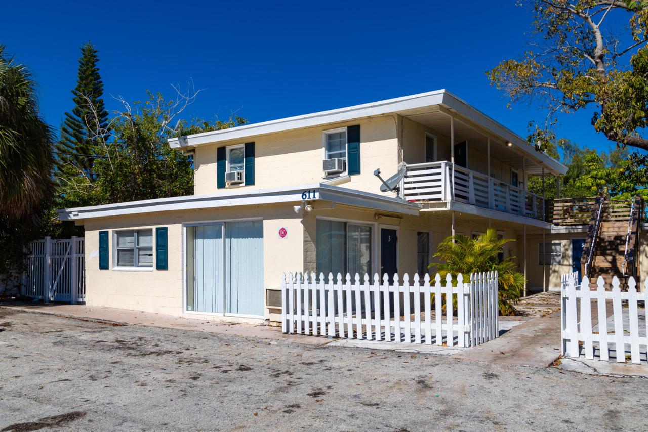611 10th Avenue - Photo 1