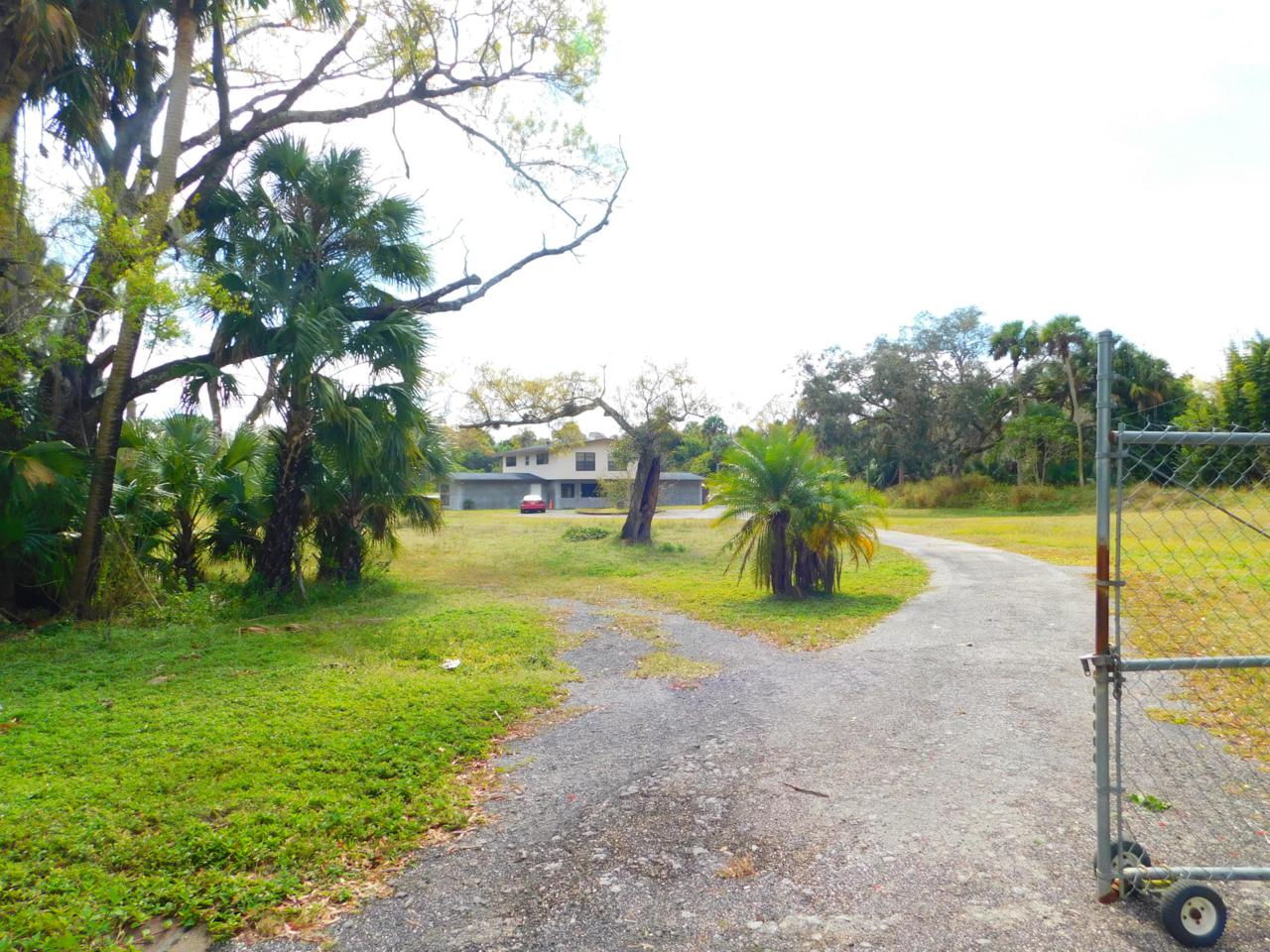 200 Westglen Drive - Photo 1