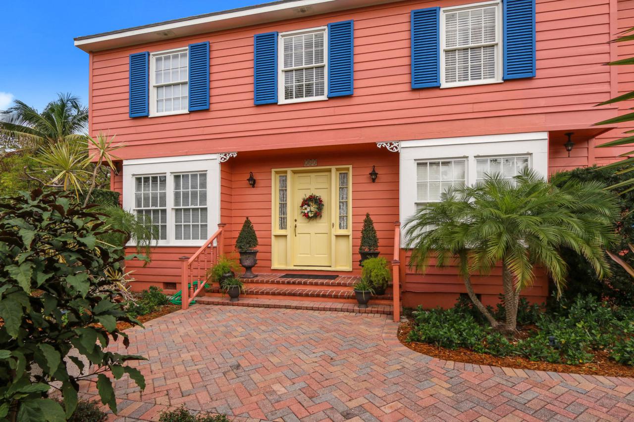 243 Pershing Way - Photo 1