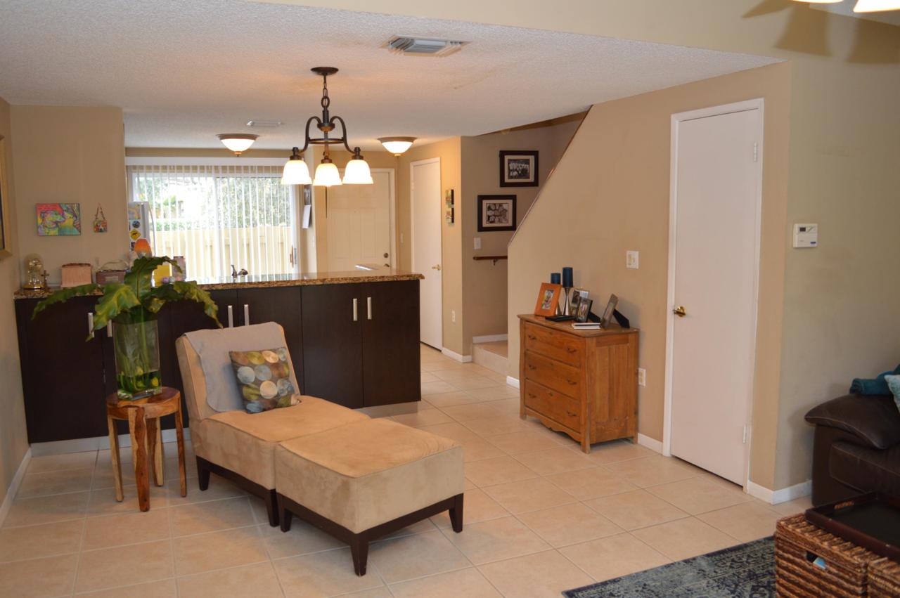 824 Jeffery Street - Photo 1
