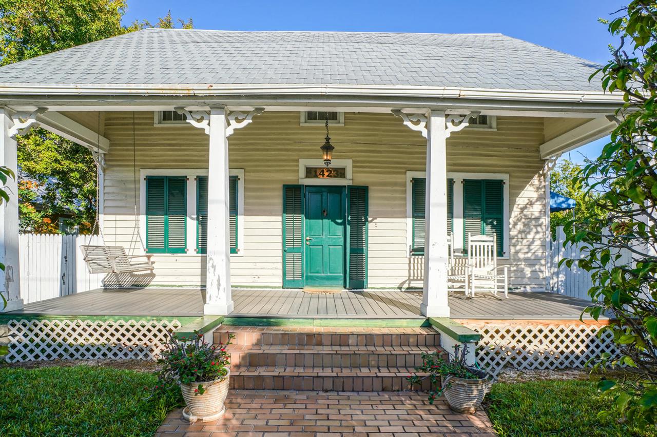 1423,1418 Petronia,Newton Street - Photo 1