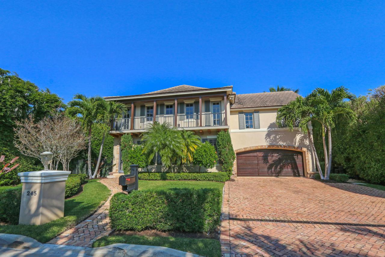 245 Queens Lane - Photo 1