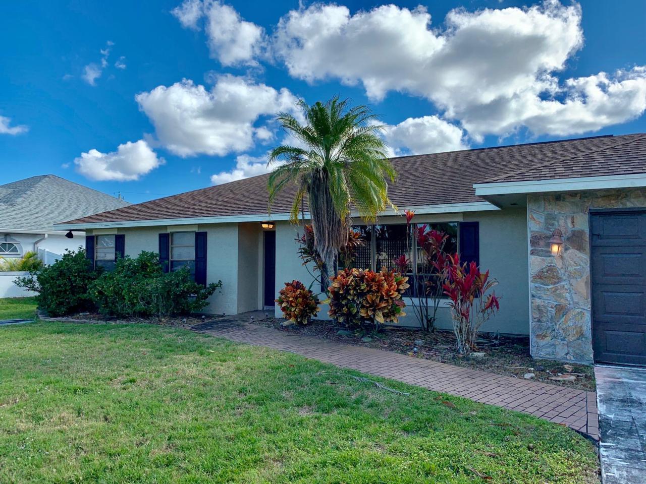 1134 Mendoza Avenue - Photo 1