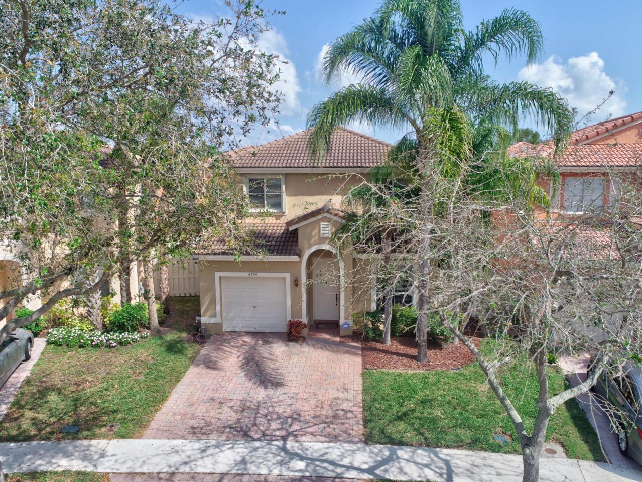 4304 Lake Lucerne Circle - Photo 1