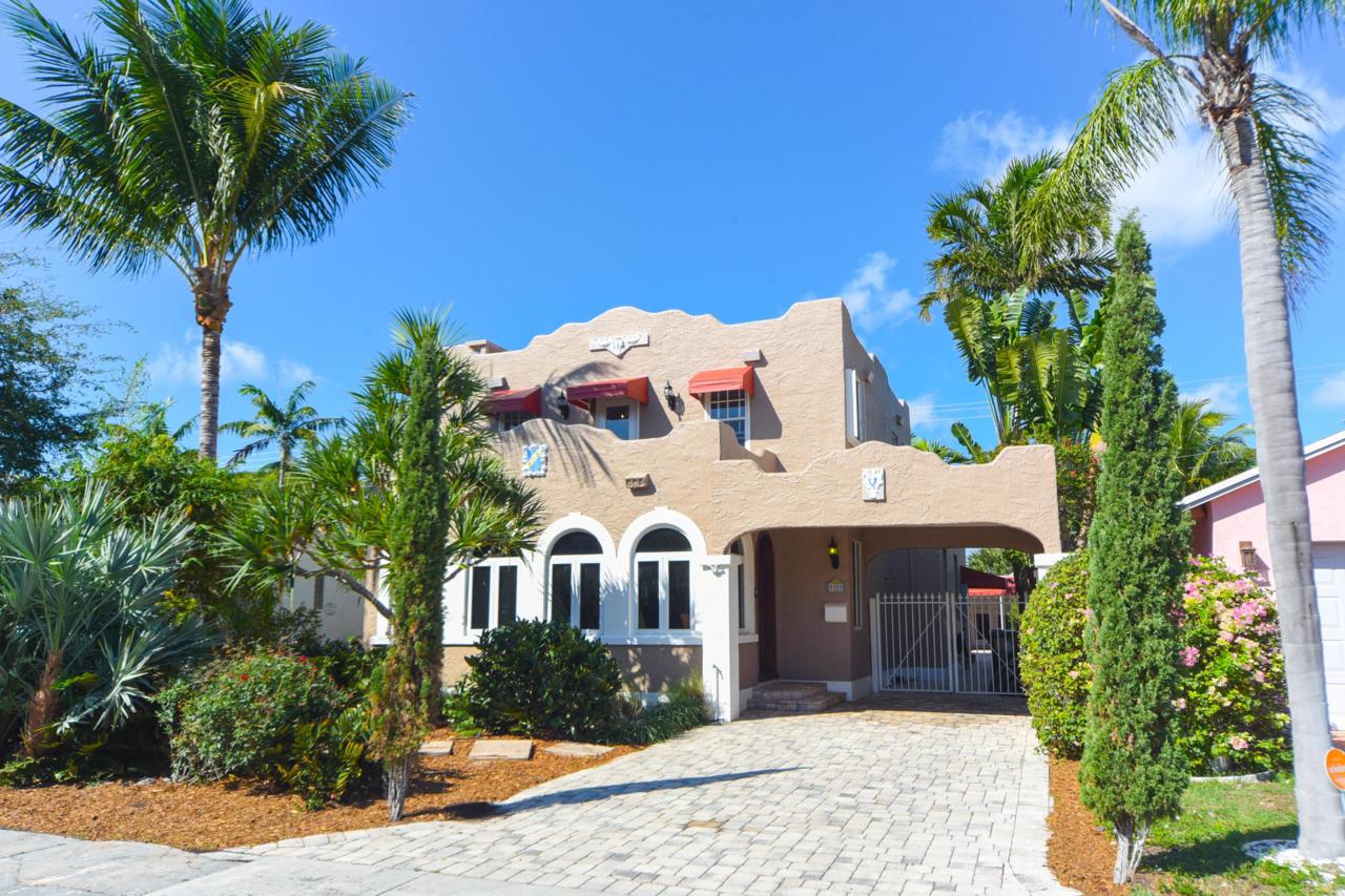 1121 Lakeside Drive - Photo 1
