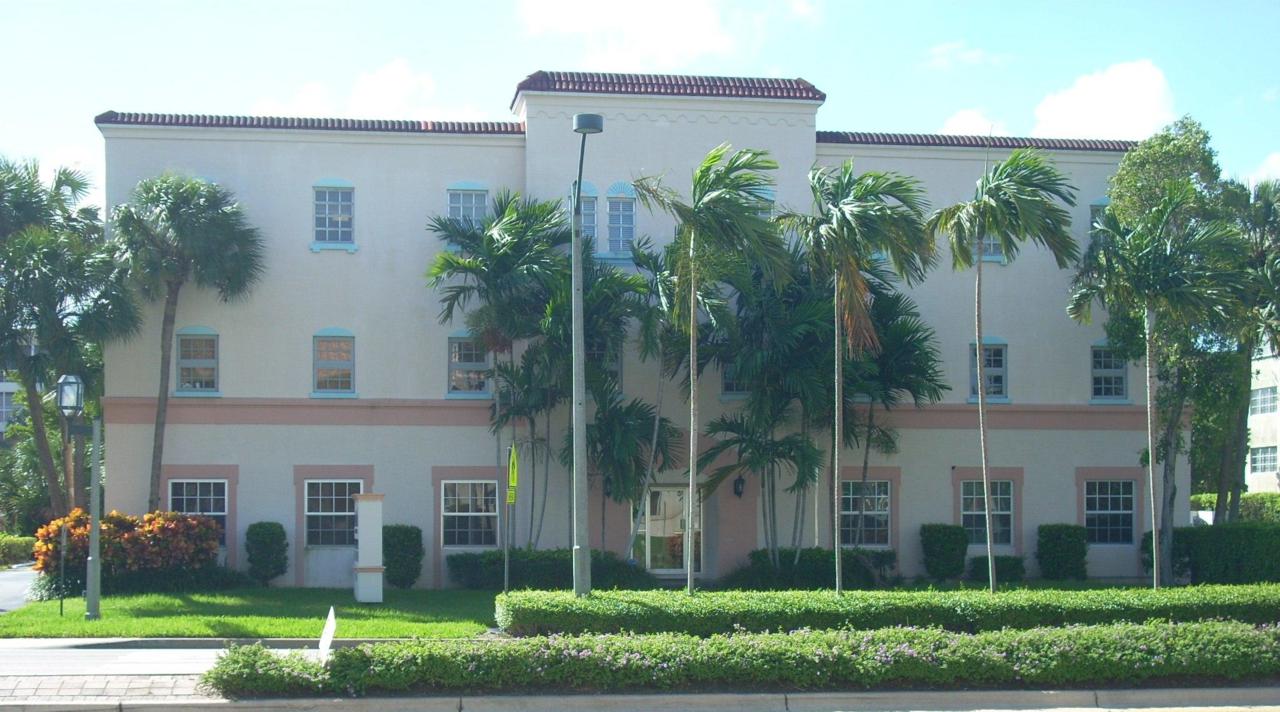 240 Palmetto Park Road - Photo 1