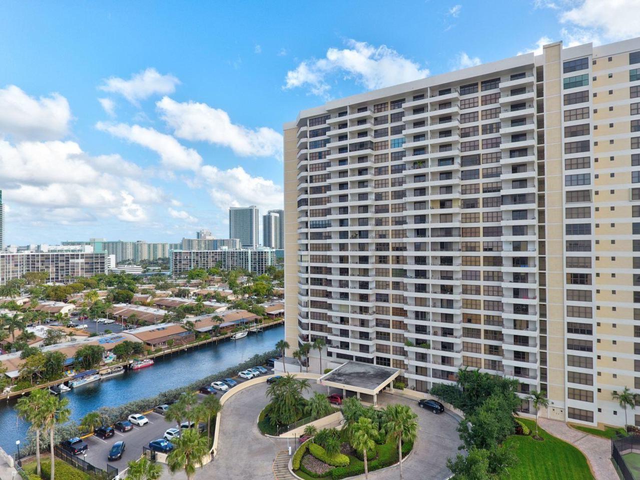 2500 Parkview Drive - Photo 1