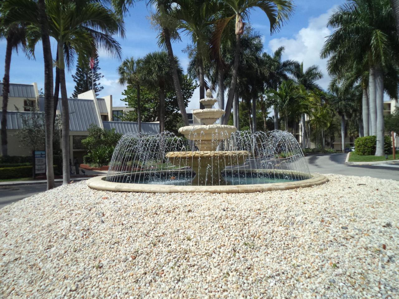 17 Royal Palm Way - Photo 1