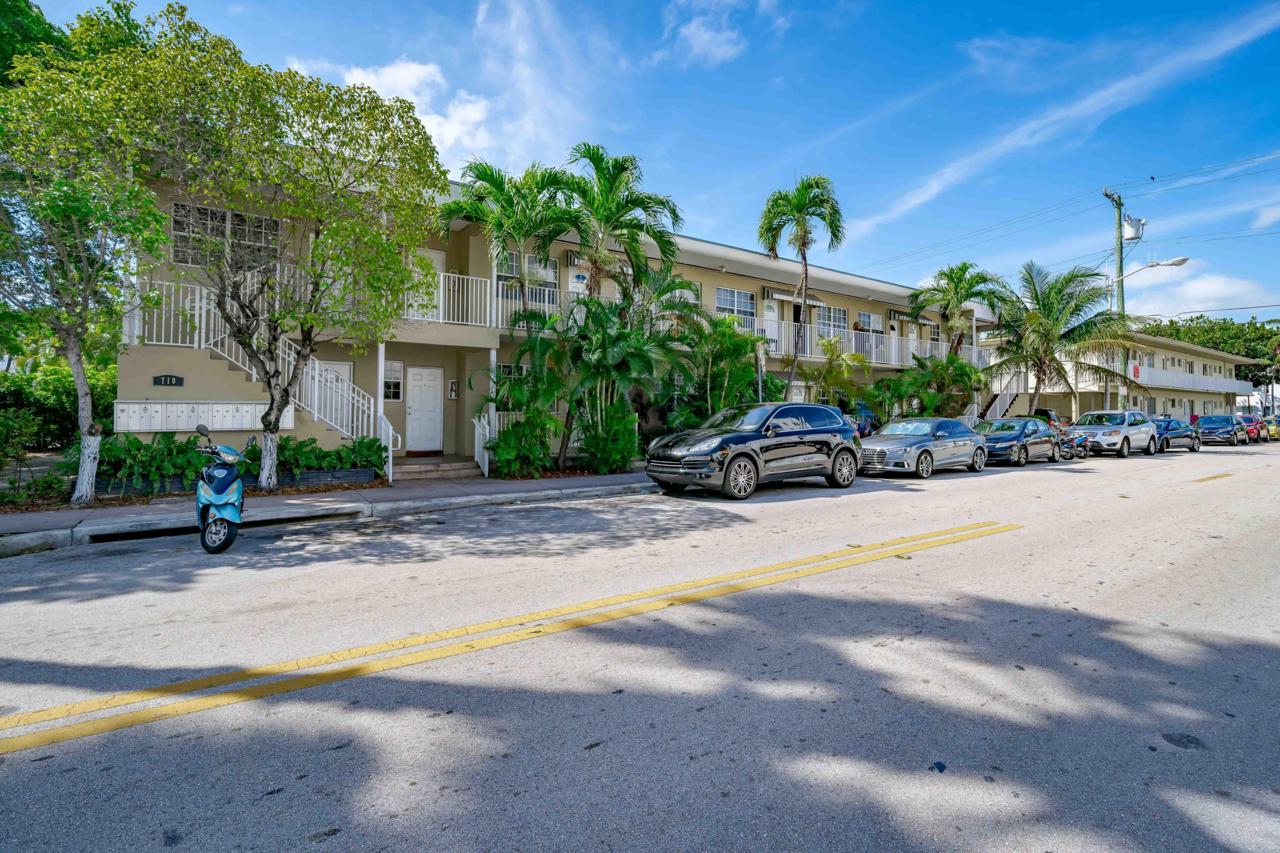 710 7th Street - Photo 1