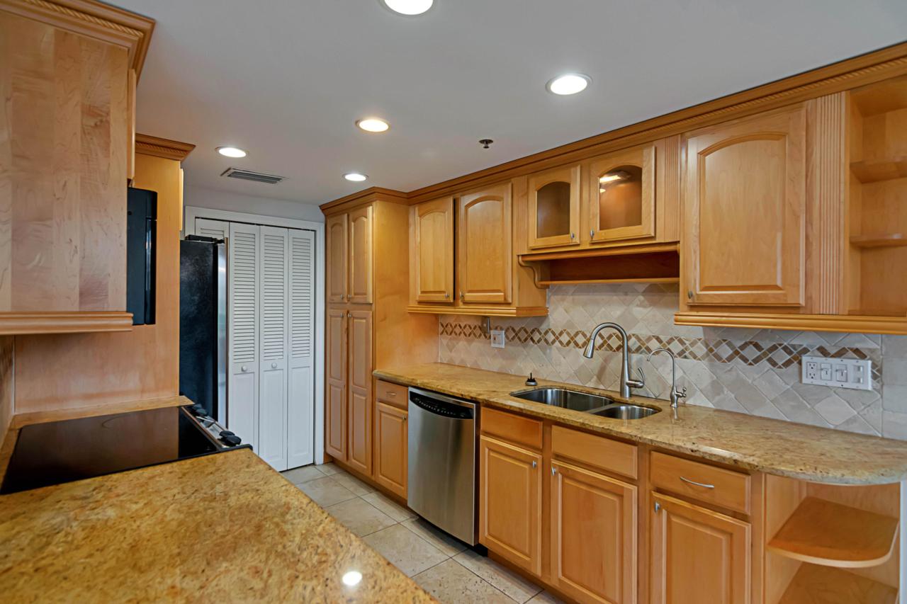 899 Jeffery Street - Photo 1