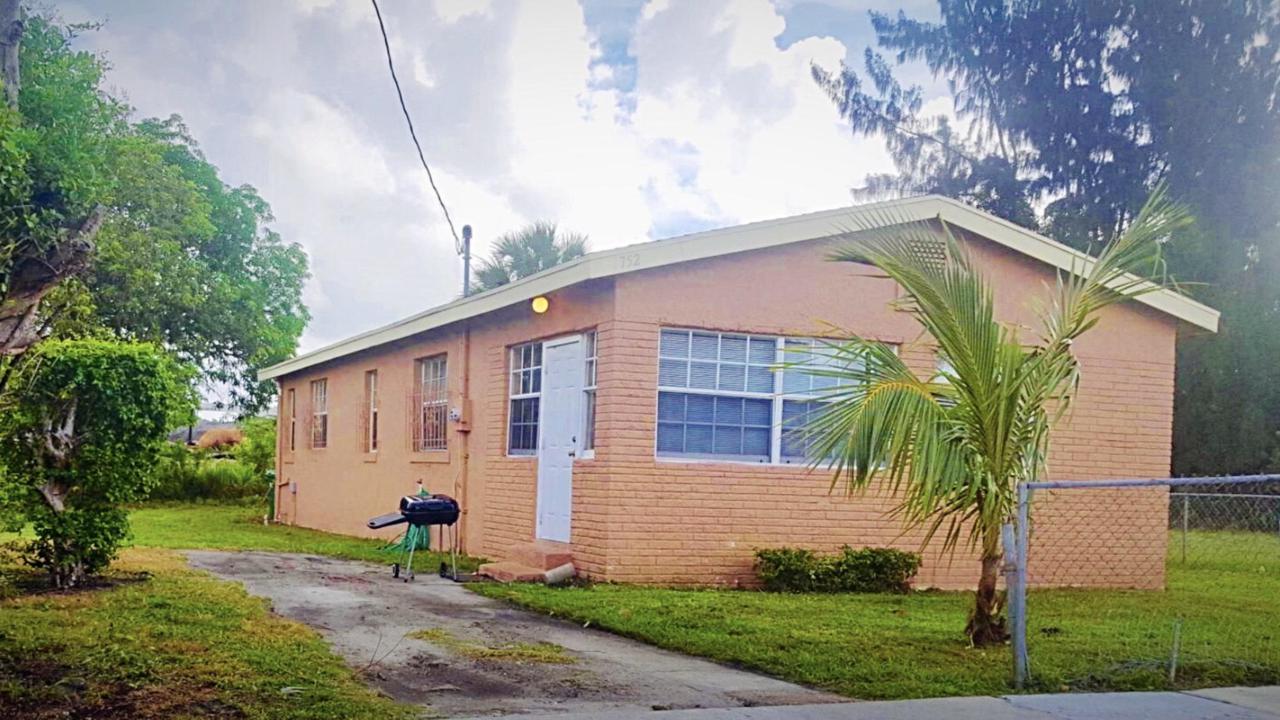 752 10th Street - Photo 1