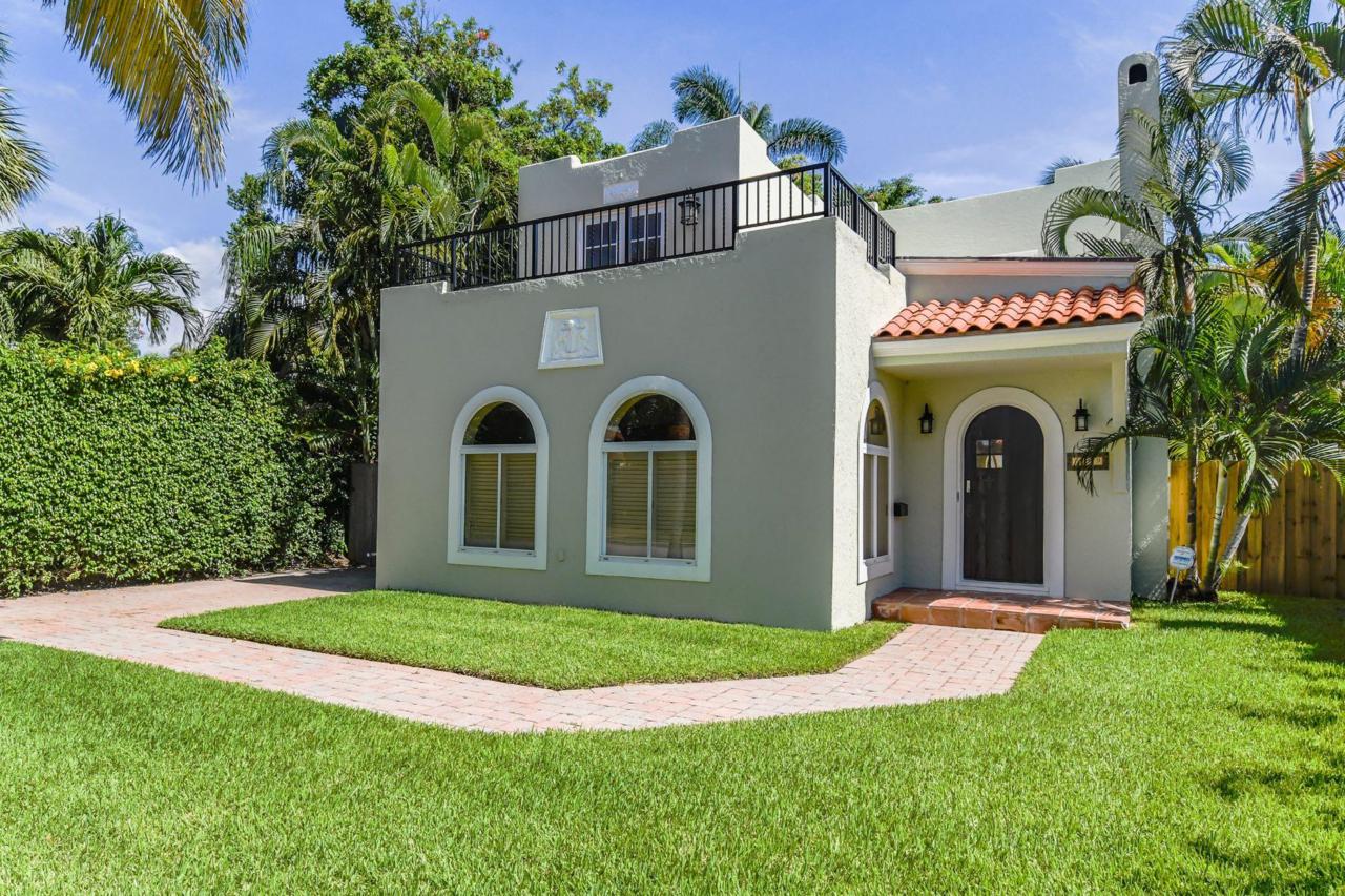 209 Monroe Drive - Photo 1