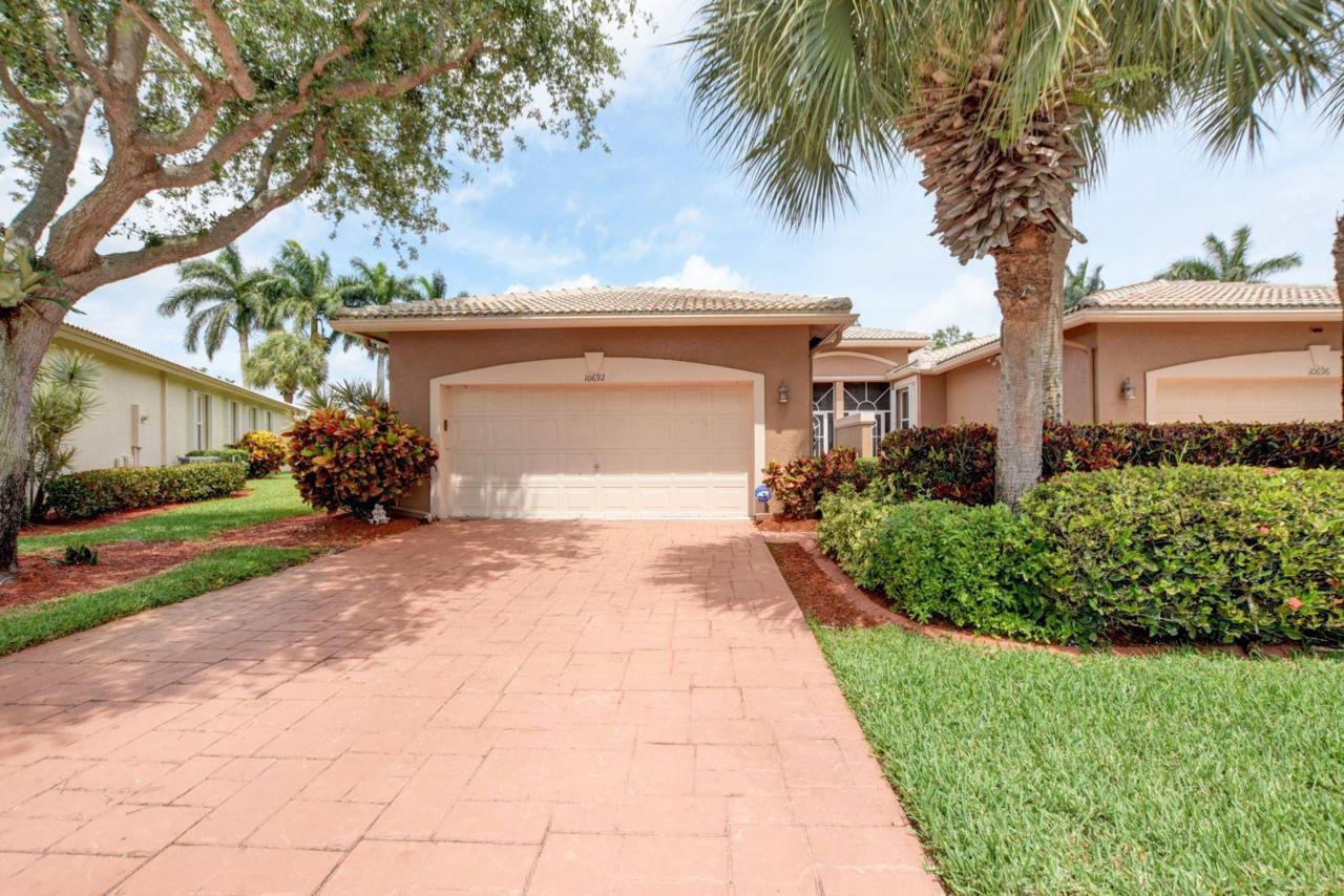 10692 Royal Caribbean Circle - Photo 1