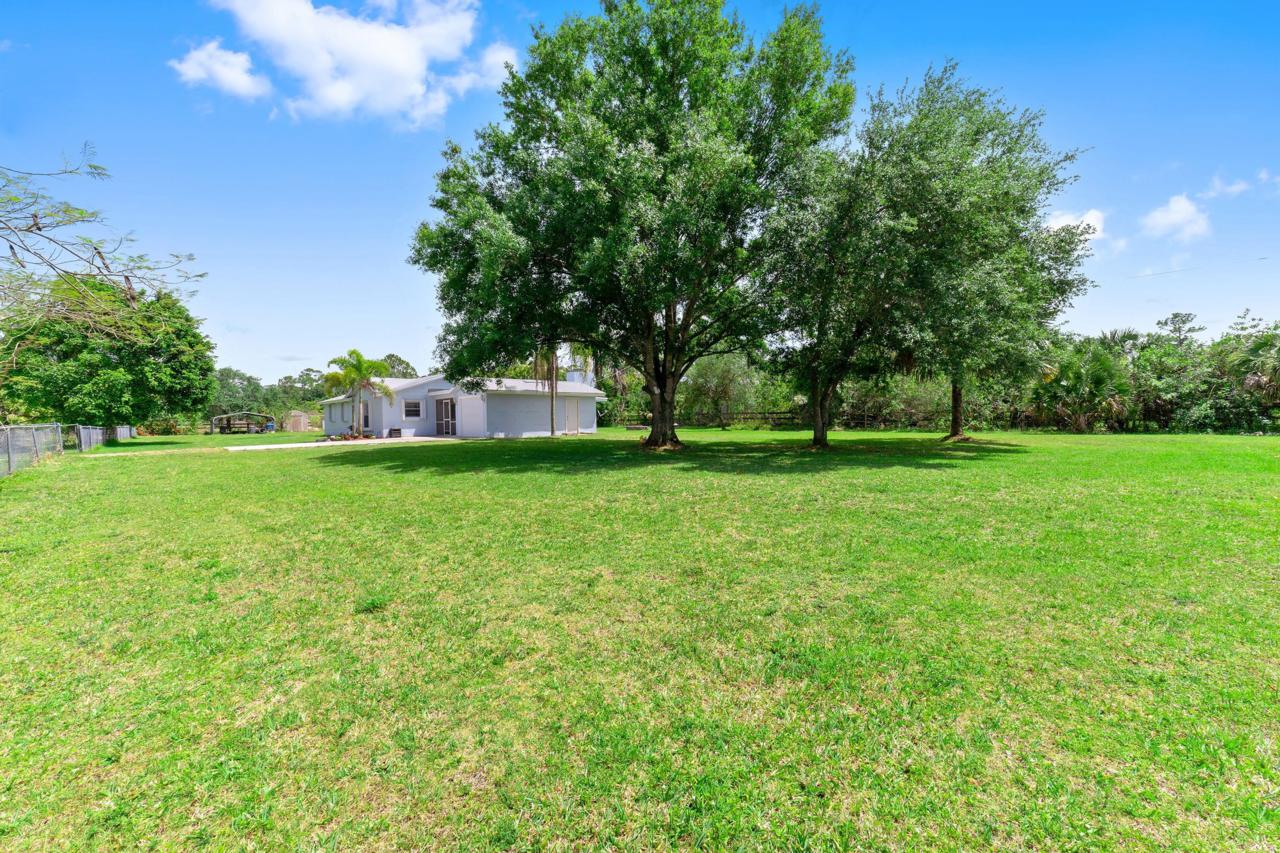 14842 April Drive - Photo 1