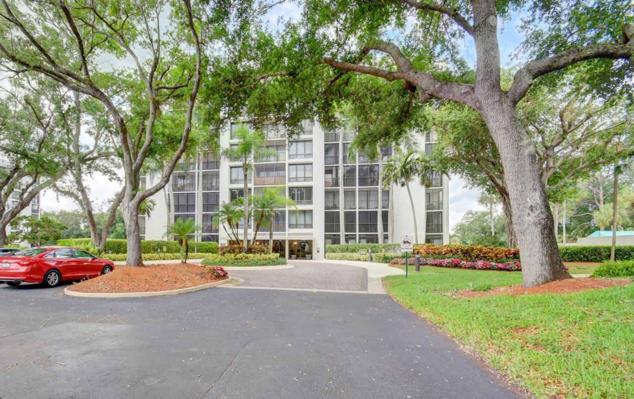 7835 Lakeside Boulevard - Photo 1