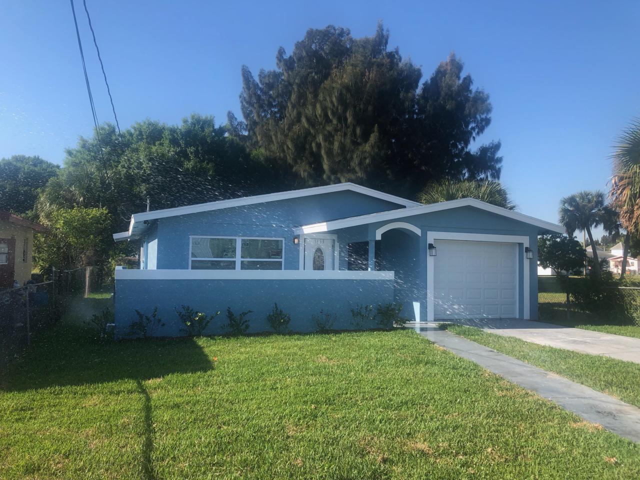 1603 Ave I - Photo 1
