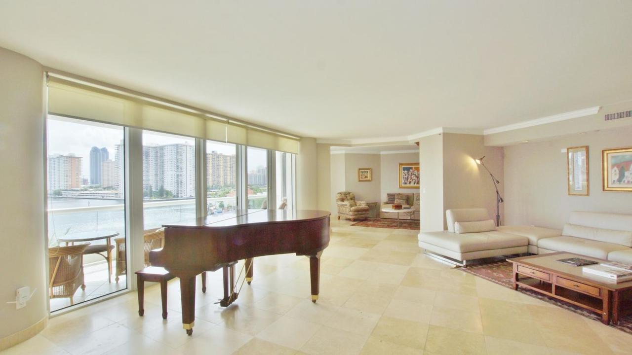 2600 Island Boulevard - Photo 1