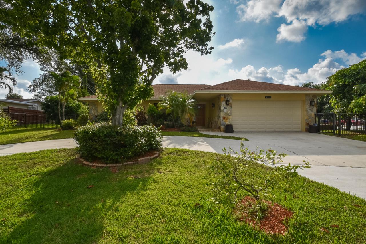 3050 1st Court - Photo 1