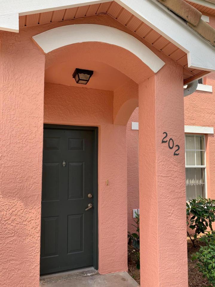 106 Peacock Boulevard - Photo 1