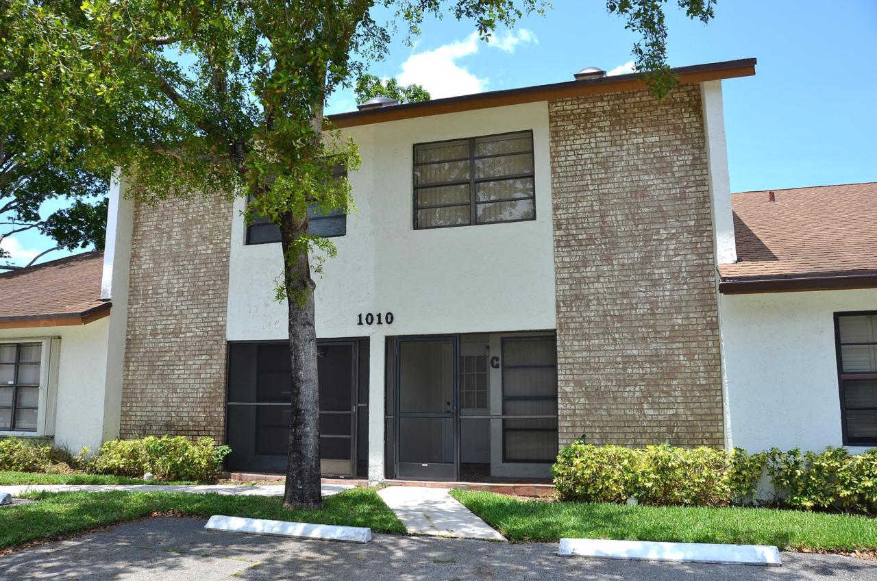 1010 Parkside Green Drive - Photo 1