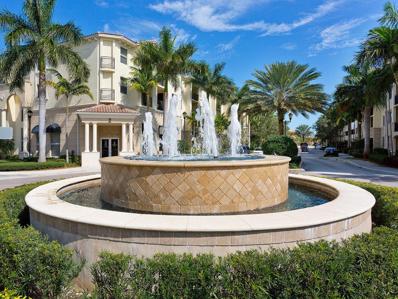 4 Renaissance Way - Photo 1