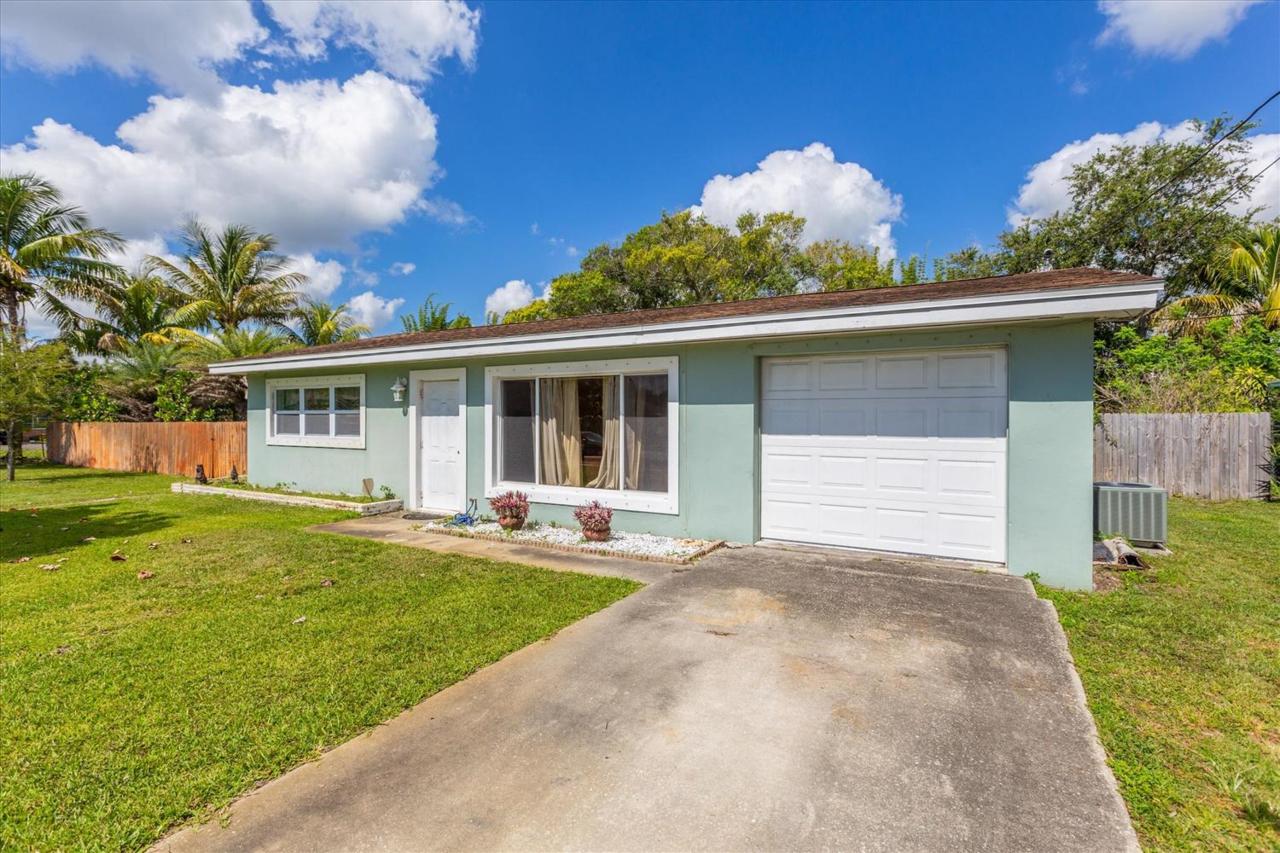 2811 Oleander Boulevard - Photo 1