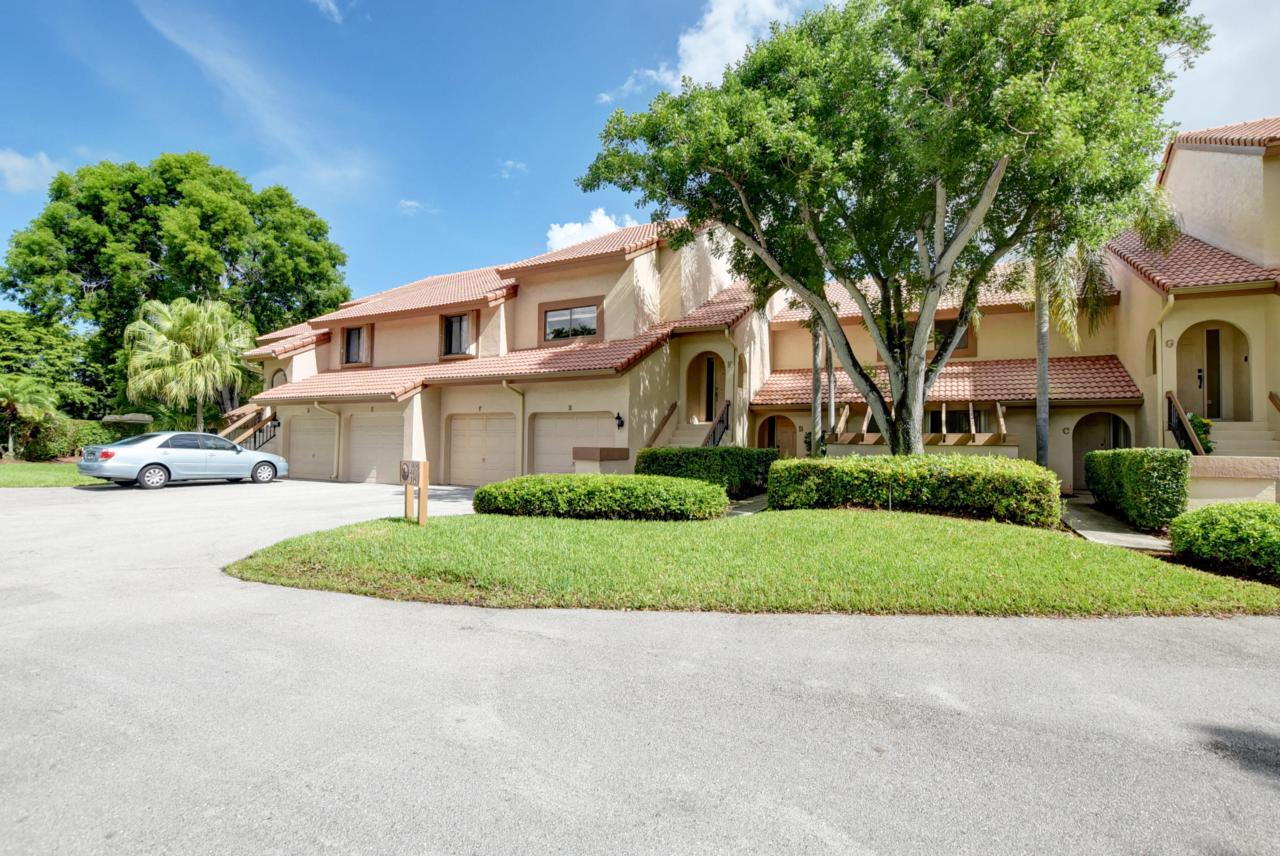 5520 Coach House Circle - Photo 1