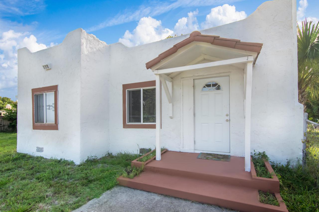 938 33rd Street - Photo 1