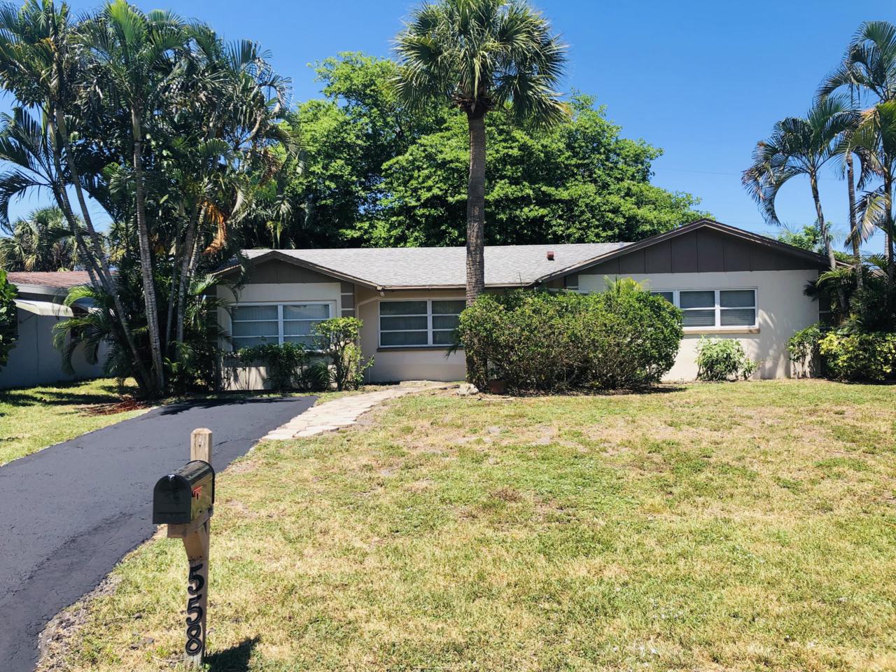 558 Ivy Avenue - Photo 1