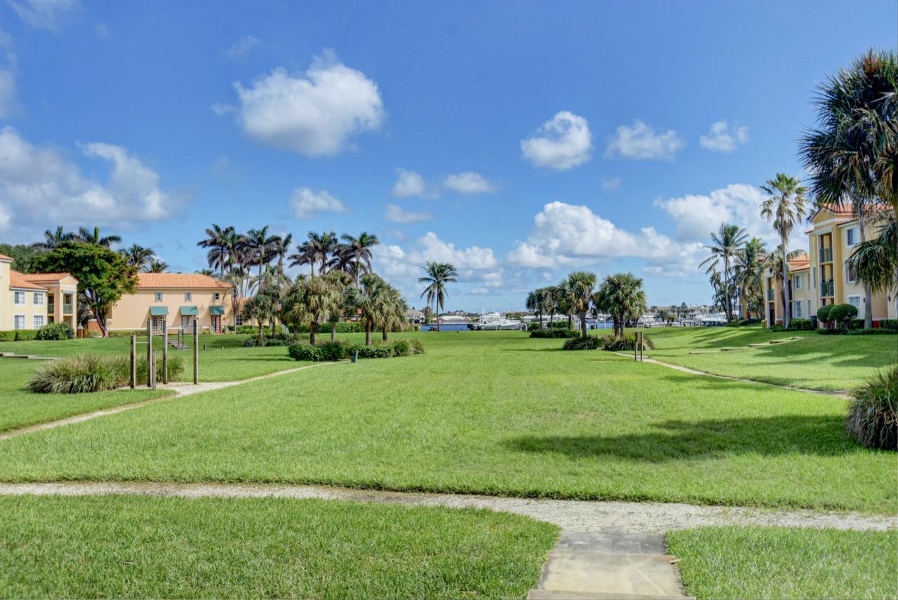 135 Yacht Club Way - Photo 1