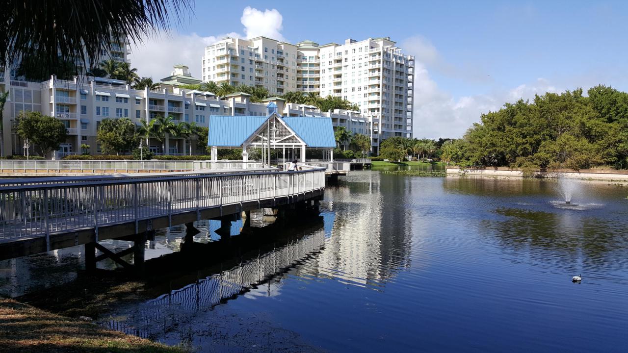 625 Casa Loma Boulevard - Photo 1