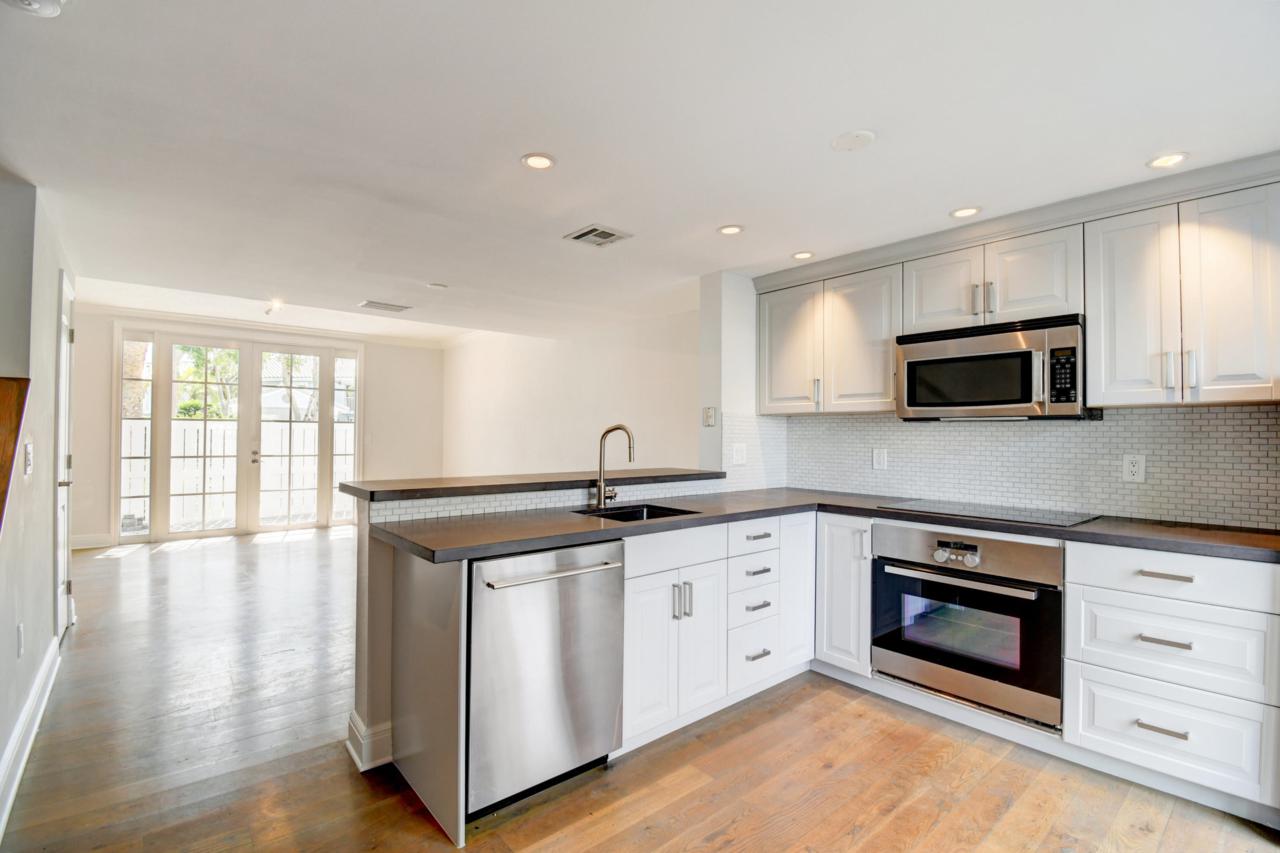 998 Jeffery Street - Photo 1