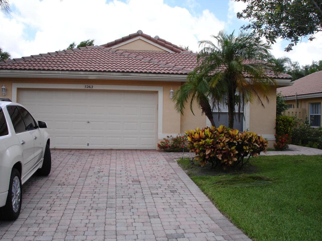 5262 Victoria Circle - Photo 1