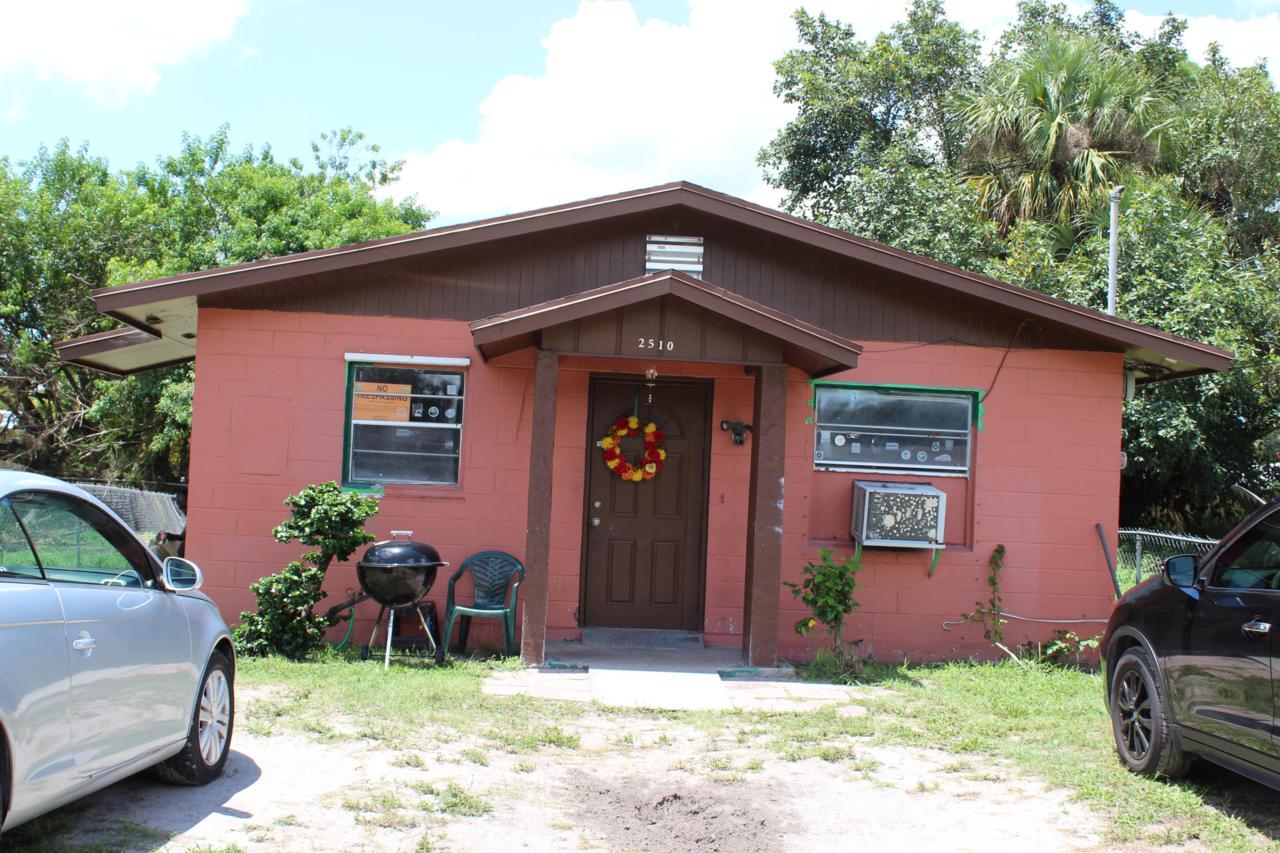 2510 Ave I - Photo 1