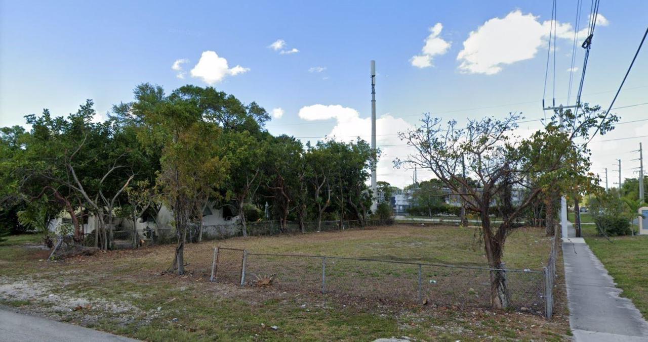 901 22nd Street - Photo 1