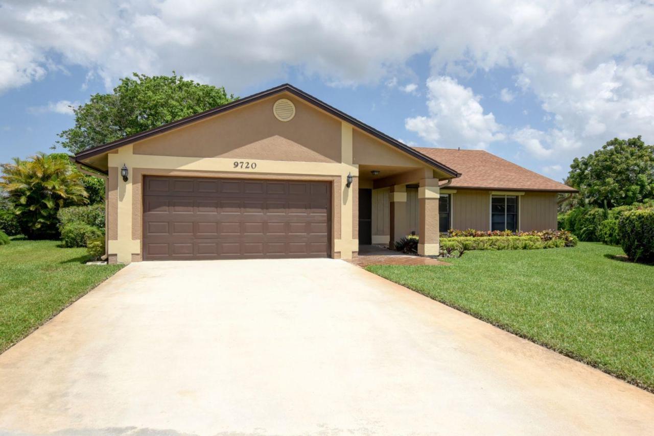 9720 Court Of The Oranges - Photo 1