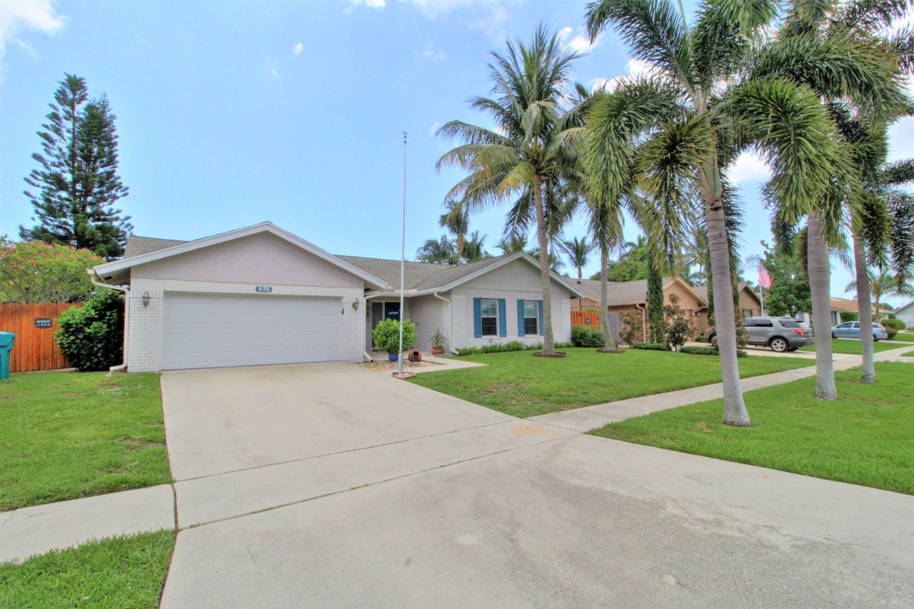 976 10th Street - Photo 1