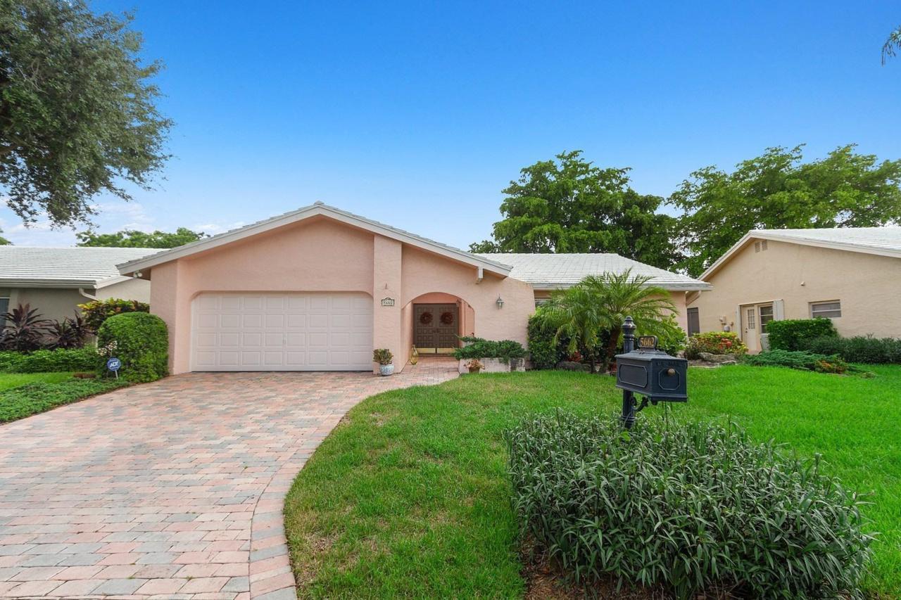 5662 Pinecrest Circle - Photo 1