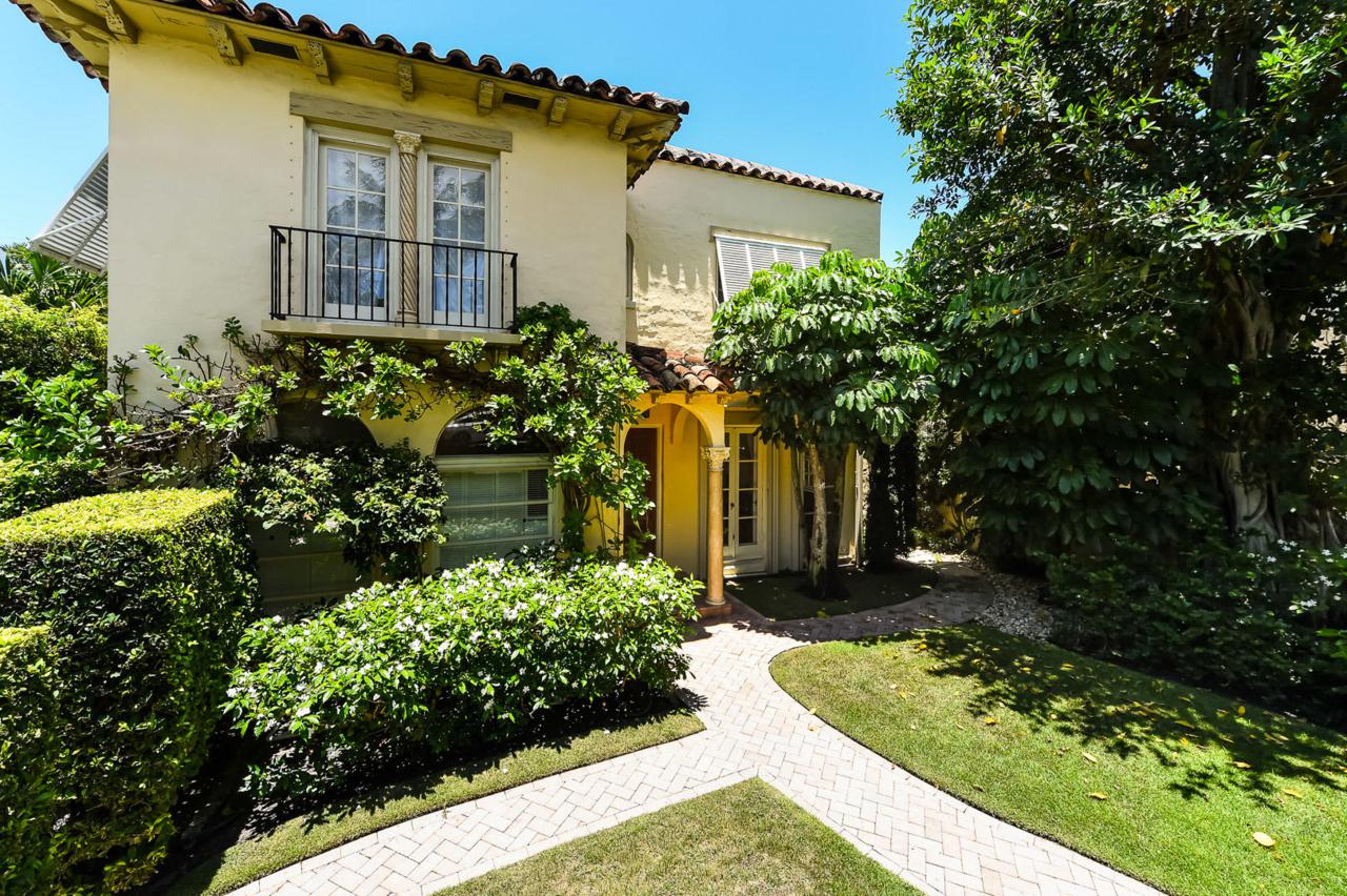 215 Seaspray Avenue - Photo 1
