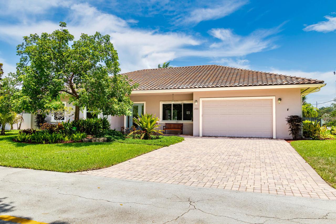 2100 32nd Street - Photo 1