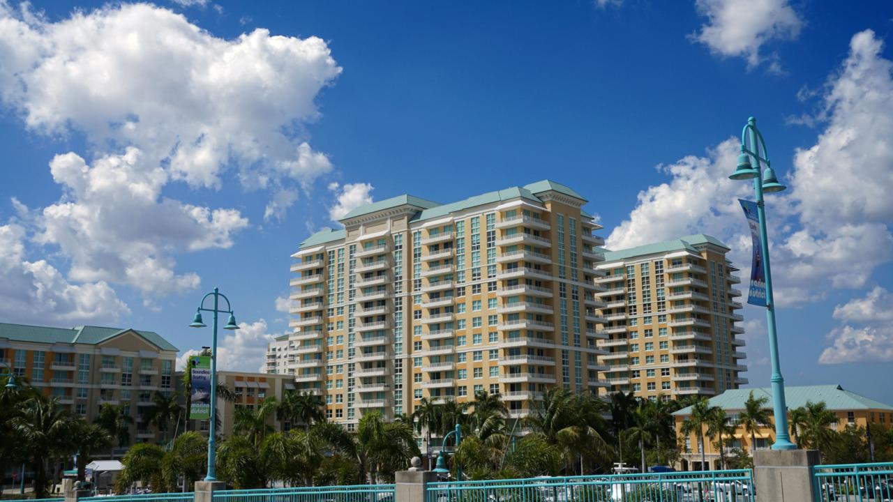 625 Casa Loma Boulevard - Photo 1