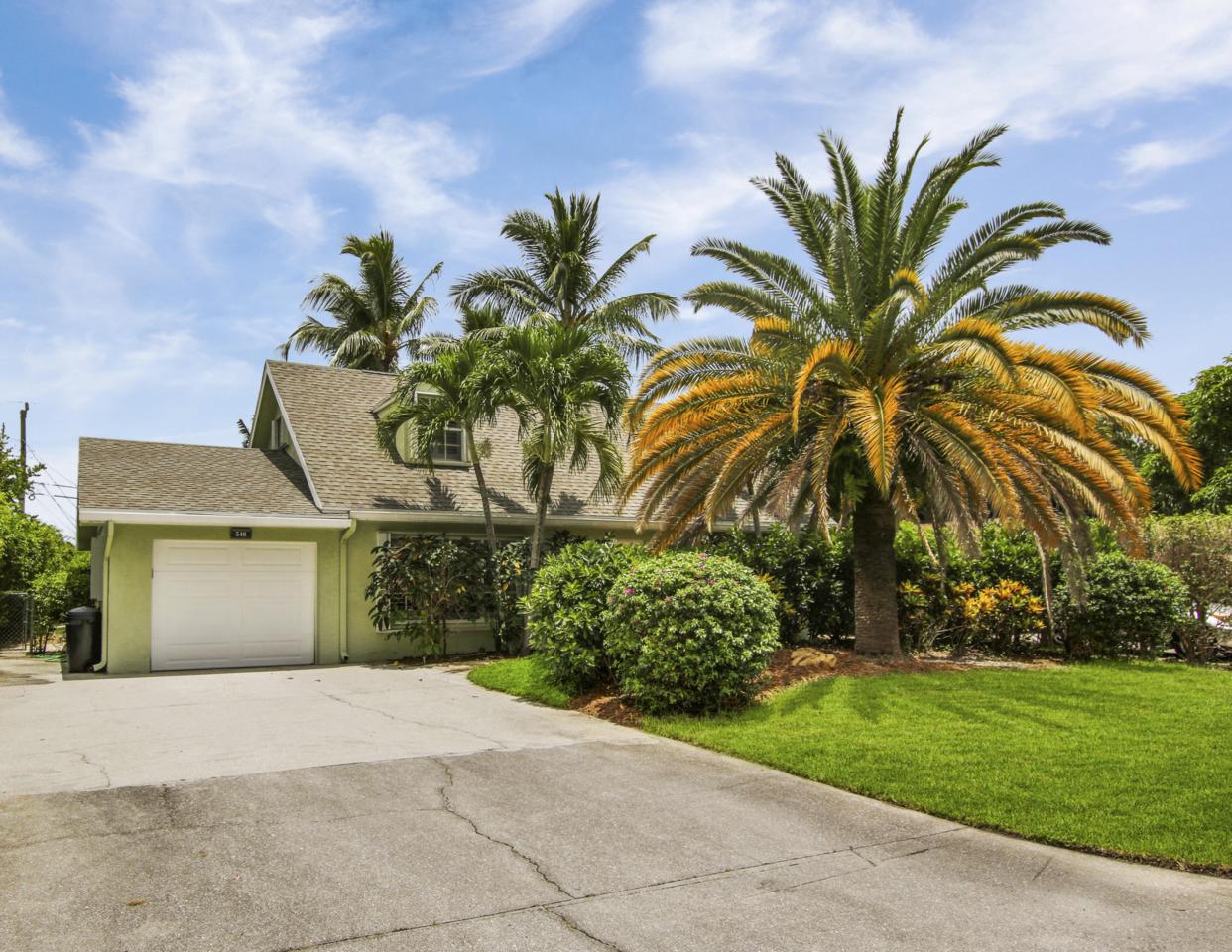 548 Ivy Avenue - Photo 1