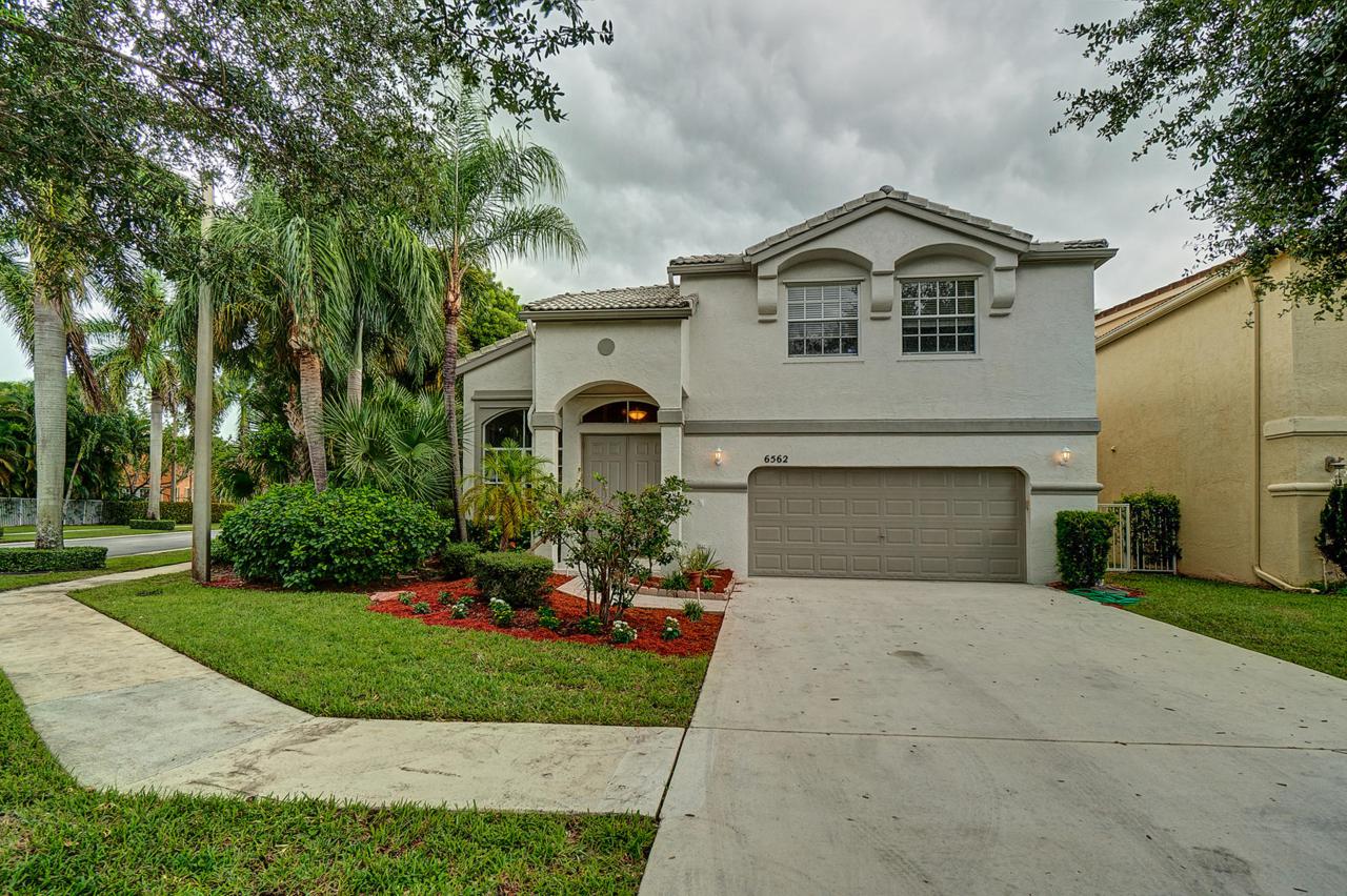 6562 Stonehurst Circle - Photo 1