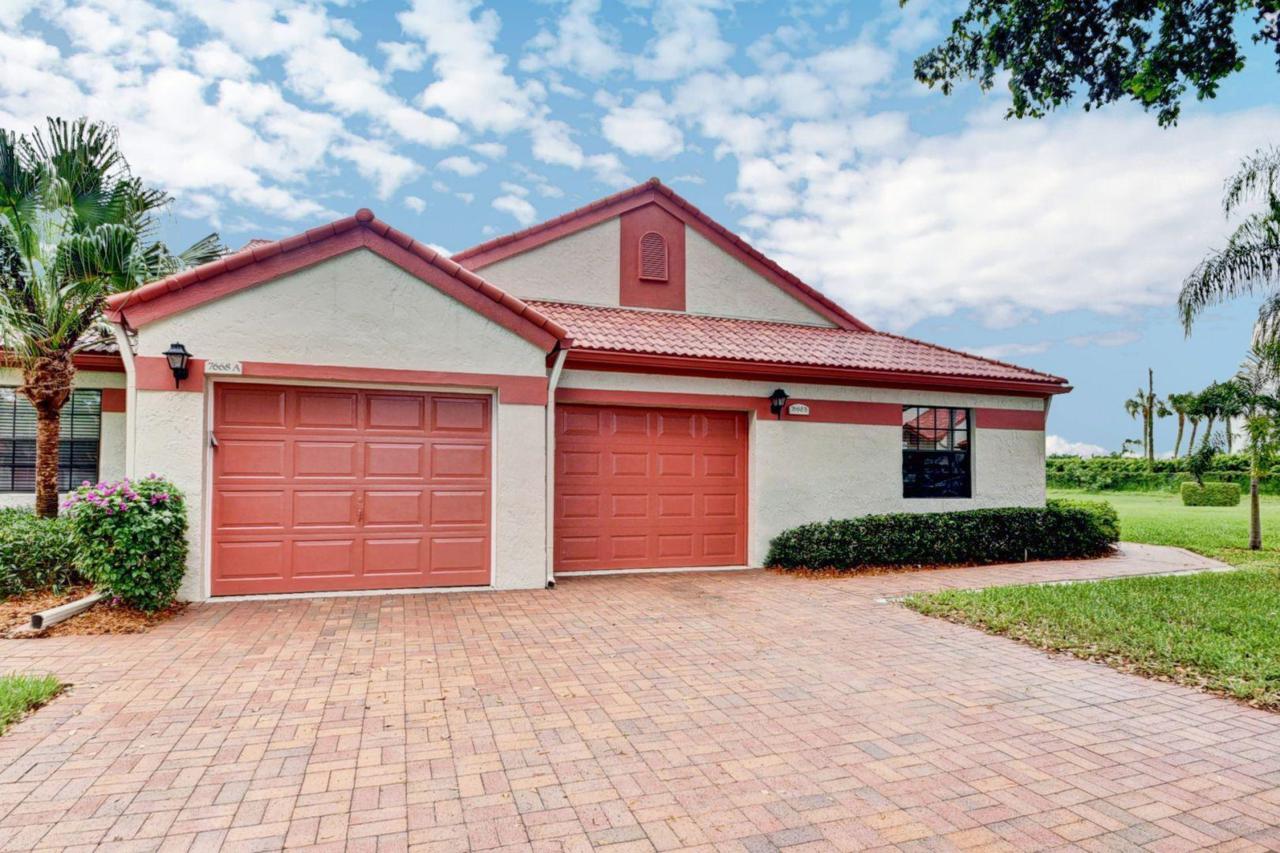 7668 Lexington Club Boulevard - Photo 1