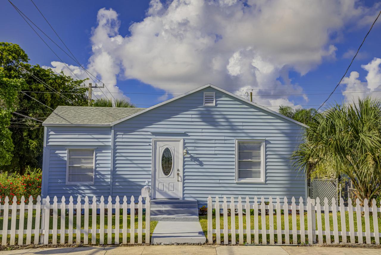 4501 Lake Avenue - Photo 1