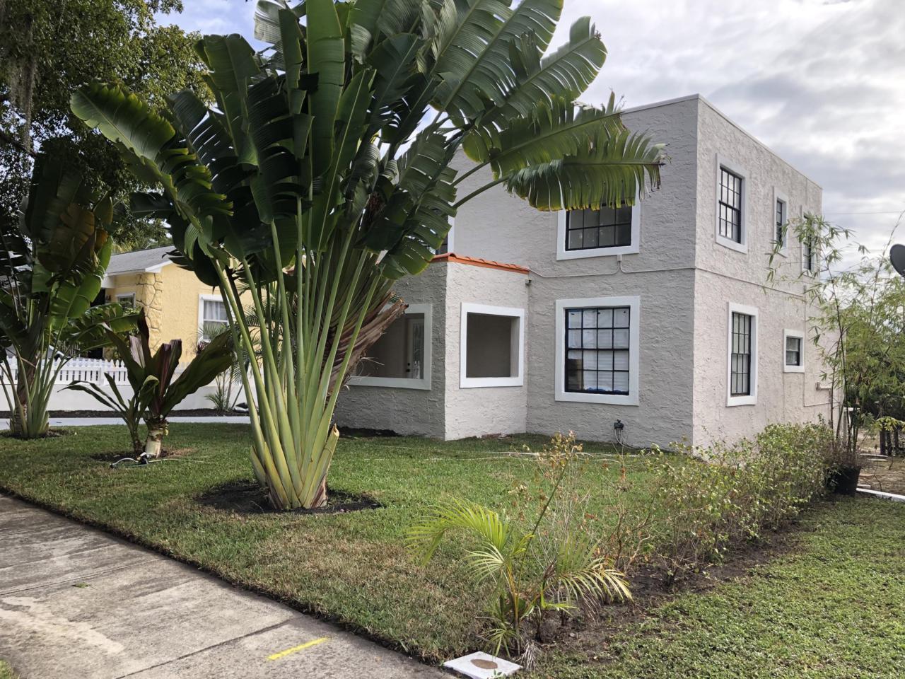 910 39th Court - Photo 1